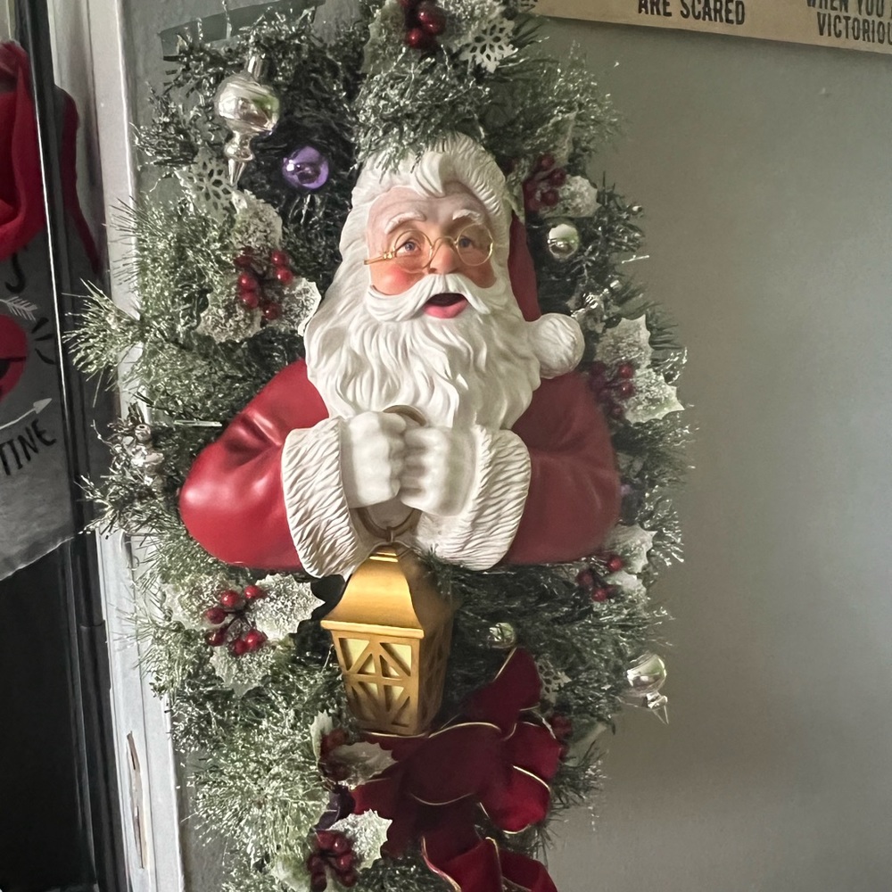 Wall hanging / wreath for door. From the Bradford exchange. Does light up.